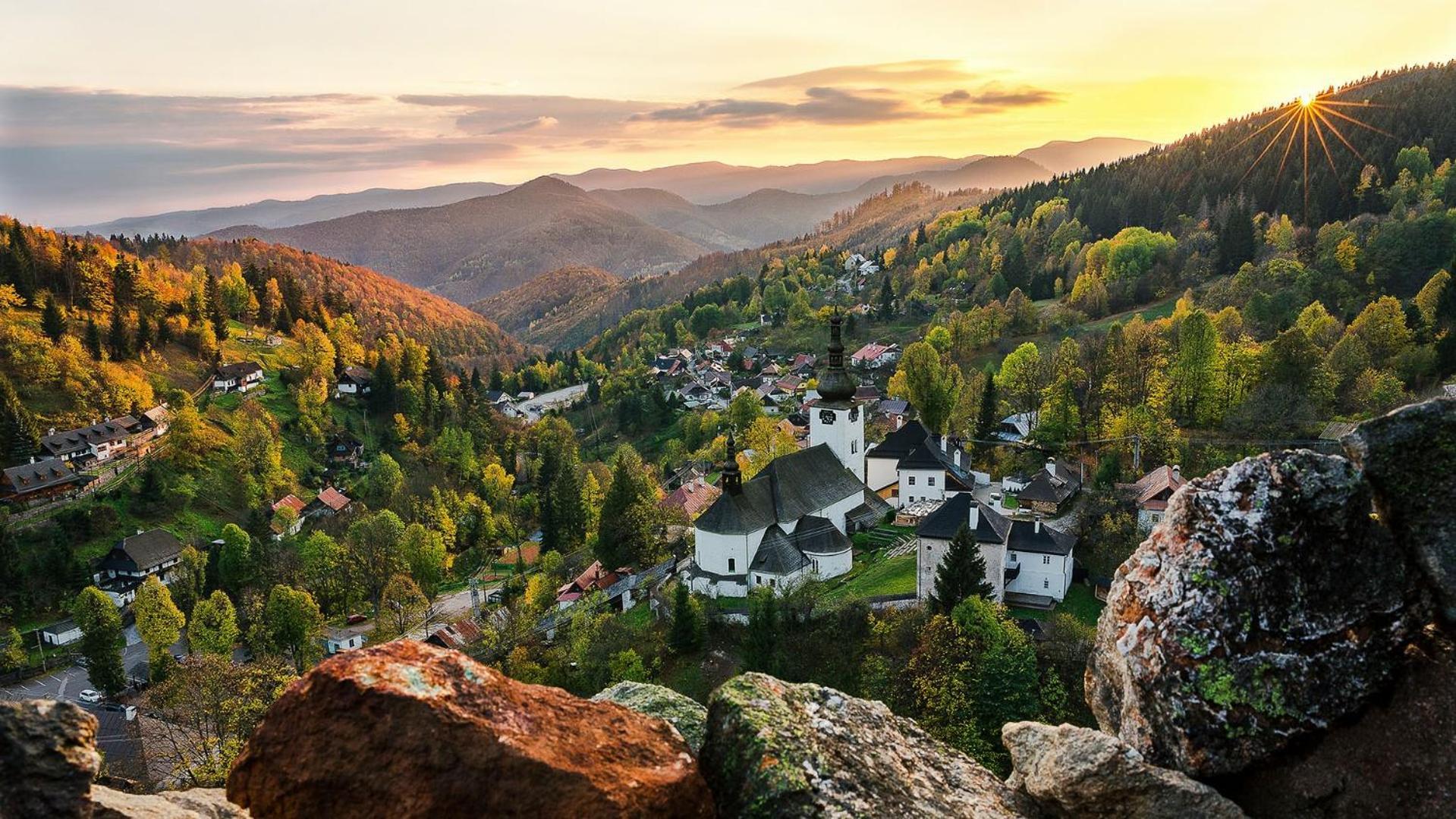 Komfortny Apartman So Zahradou A Sukromnym Parkoviskom-Nonstop Check-In Banska Bystrica Bagian luar foto