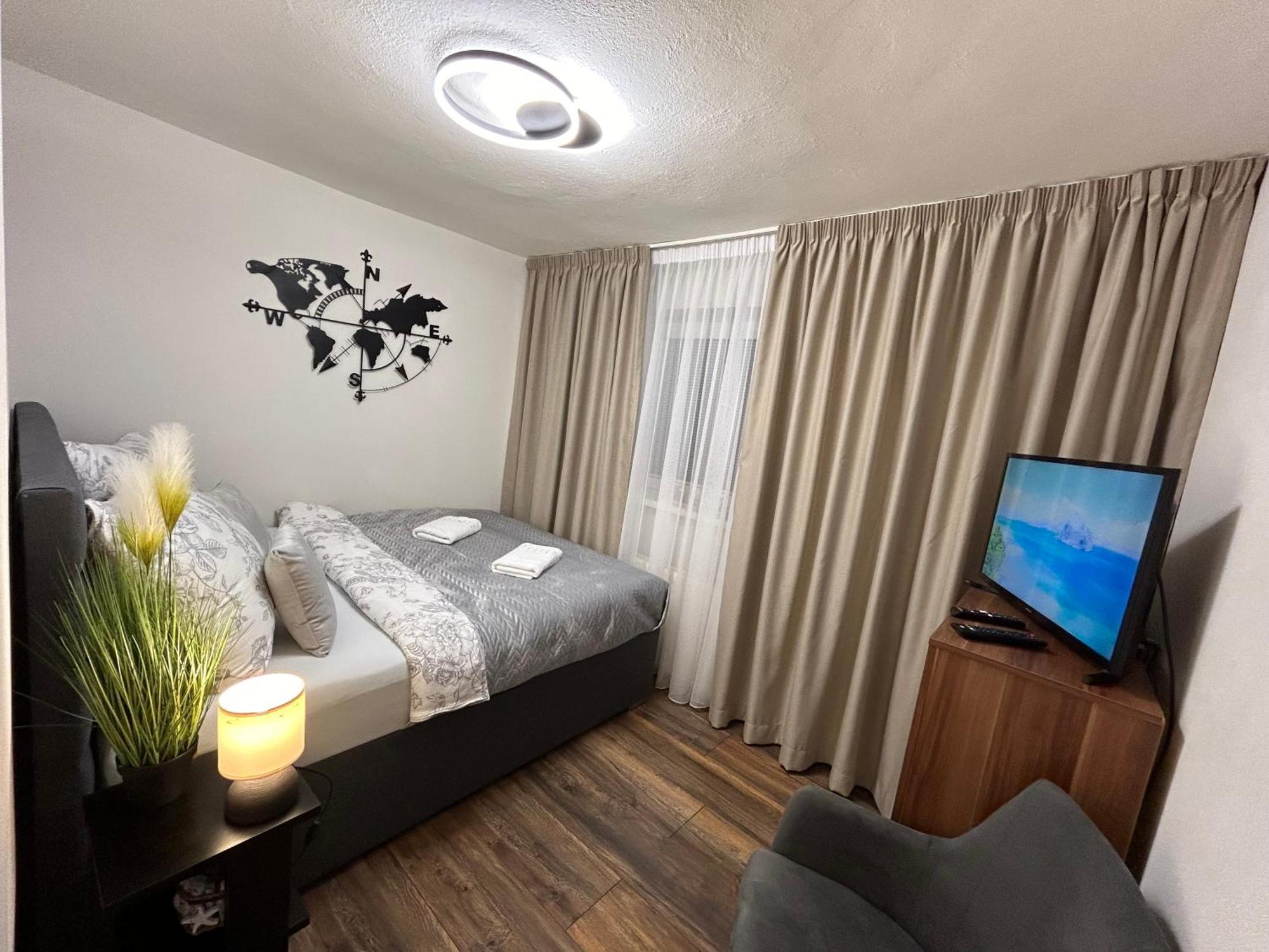 Komfortny Apartman So Zahradou A Sukromnym Parkoviskom-Nonstop Check-In Banska Bystrica Bagian luar foto
